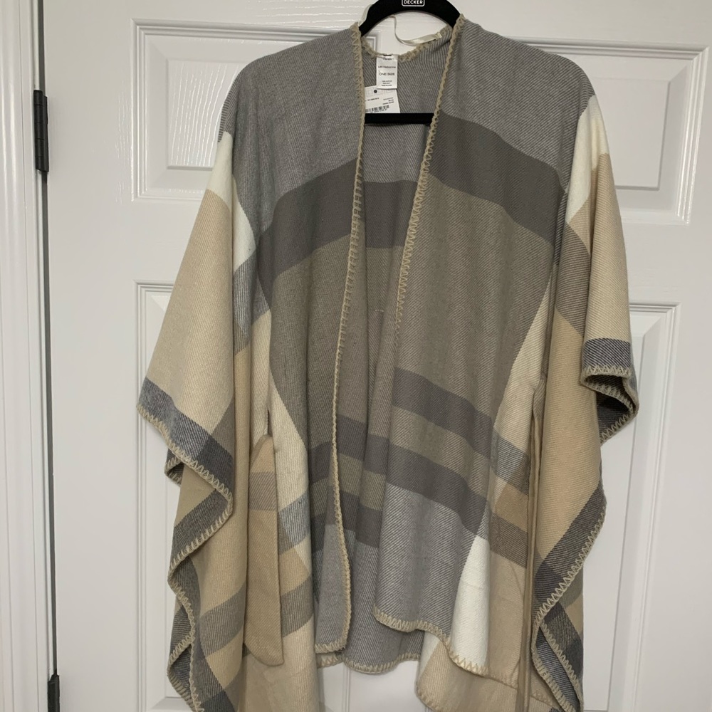 NWT Liz Claiborne tan plaid poncho! One size
